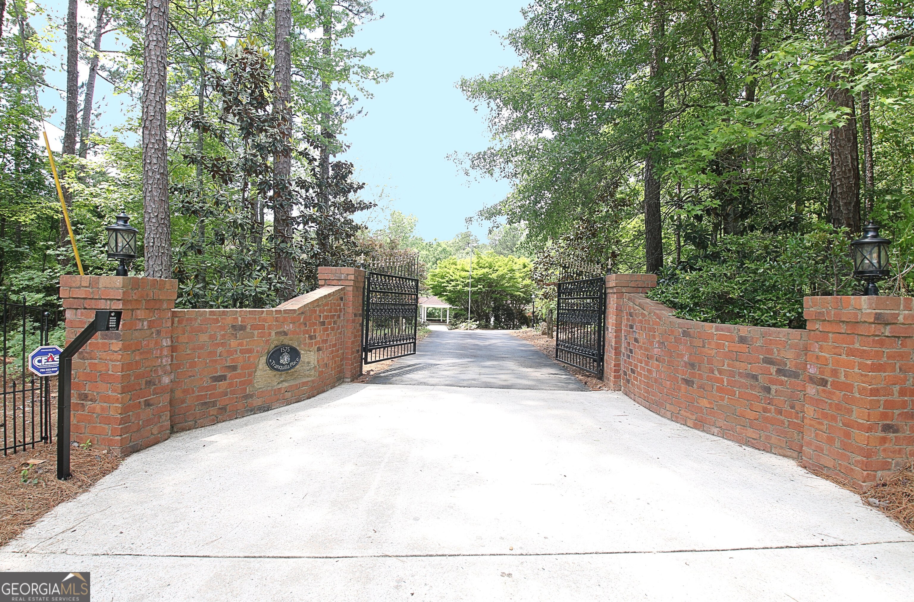 1575 Oak Mountain RD