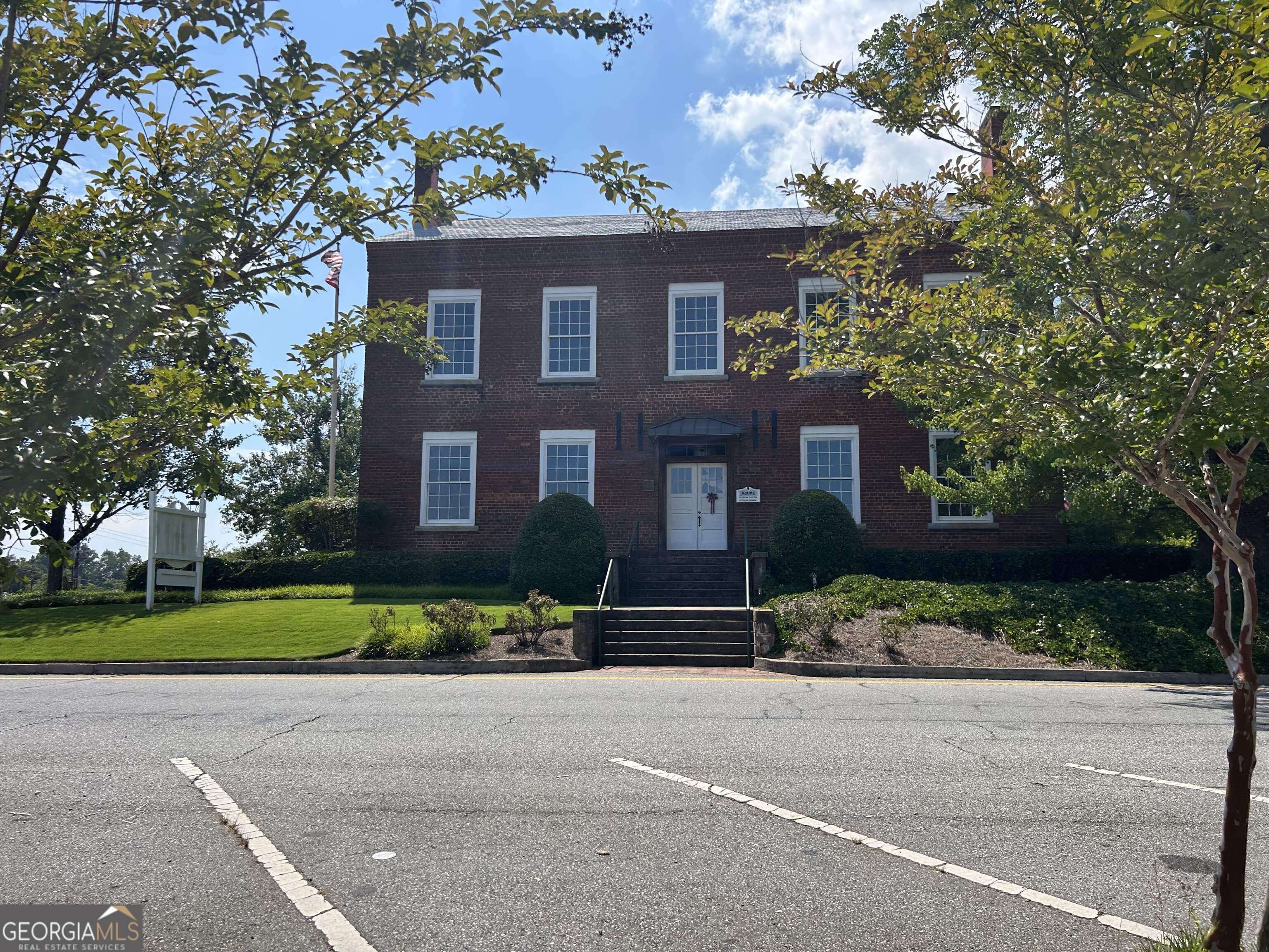 15 Courthouse Sq