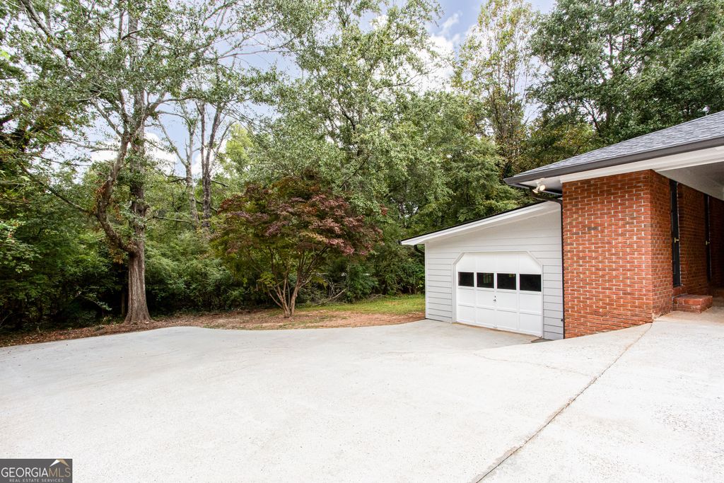 Photo of 214 Indian Creek Drive, Monroe, GA 30655 (MLS # 10656095)