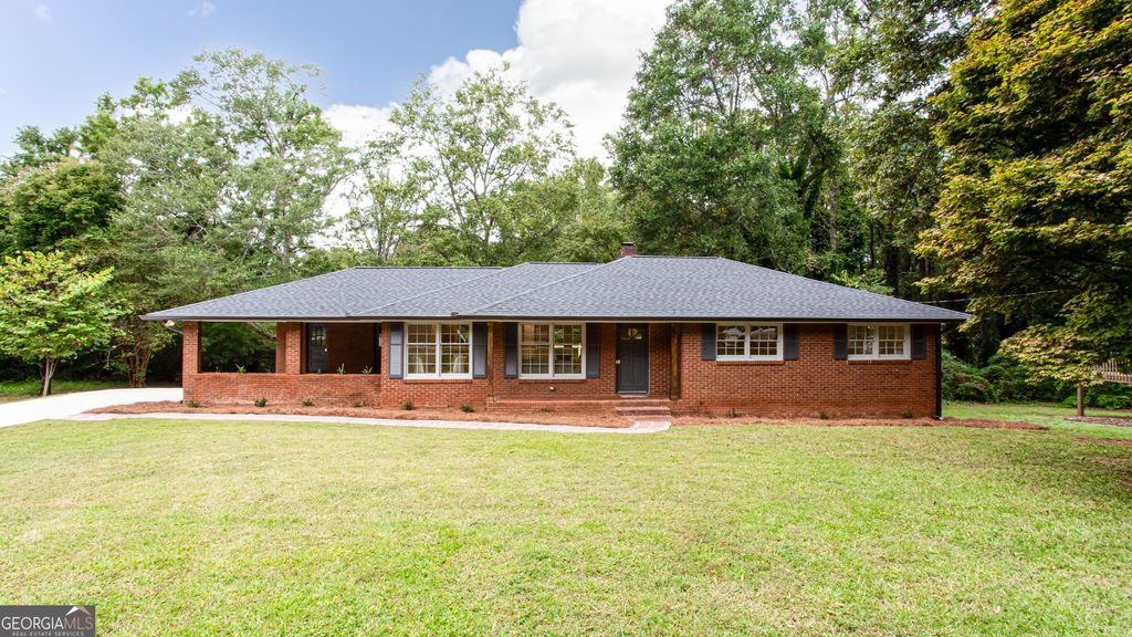 Photo of 214 Indian Creek Drive, Monroe, GA 30655 (MLS # 10656095)