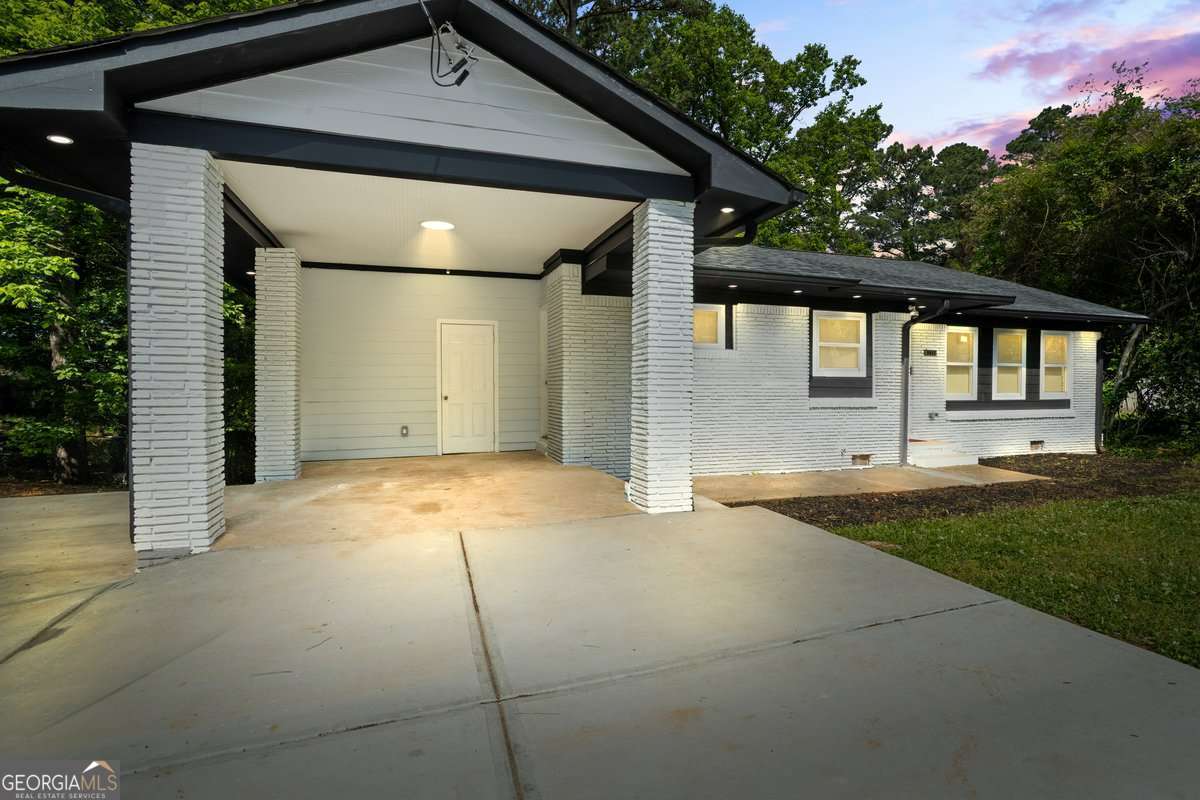 2223 Columbia DR