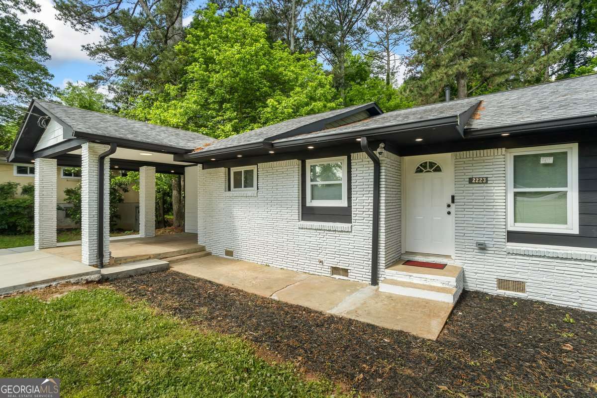 2223 Columbia DR