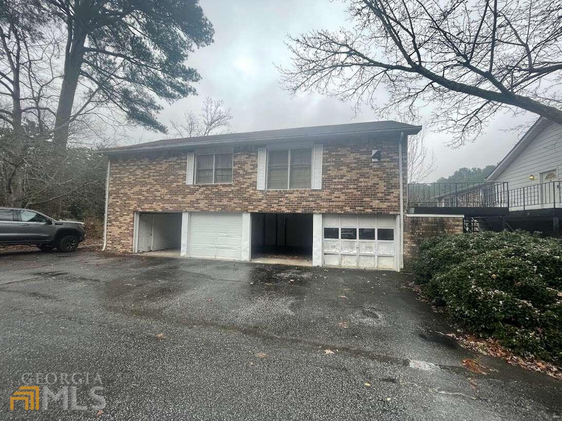 Investor special! Townhome condo in Windham Creek. 2bed/1.5 bath with laundry. First floor patio area and enclosed garage parking space. Property needs new flooring, paint and a little TLC. DonCOt miss out on this cash flowing investment.
