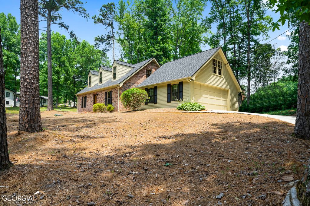 Photo of 104 Lake Somerset Drive NW, Marietta, GA 30064 (MLS # 10673089)