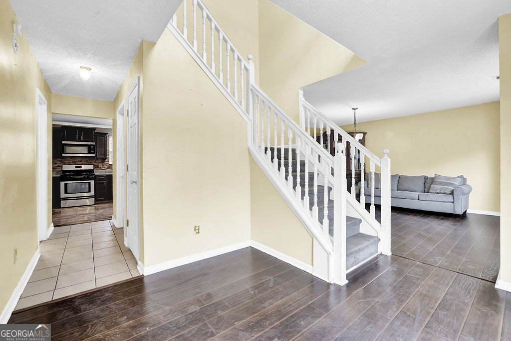 3111 Mineral Ridge LN