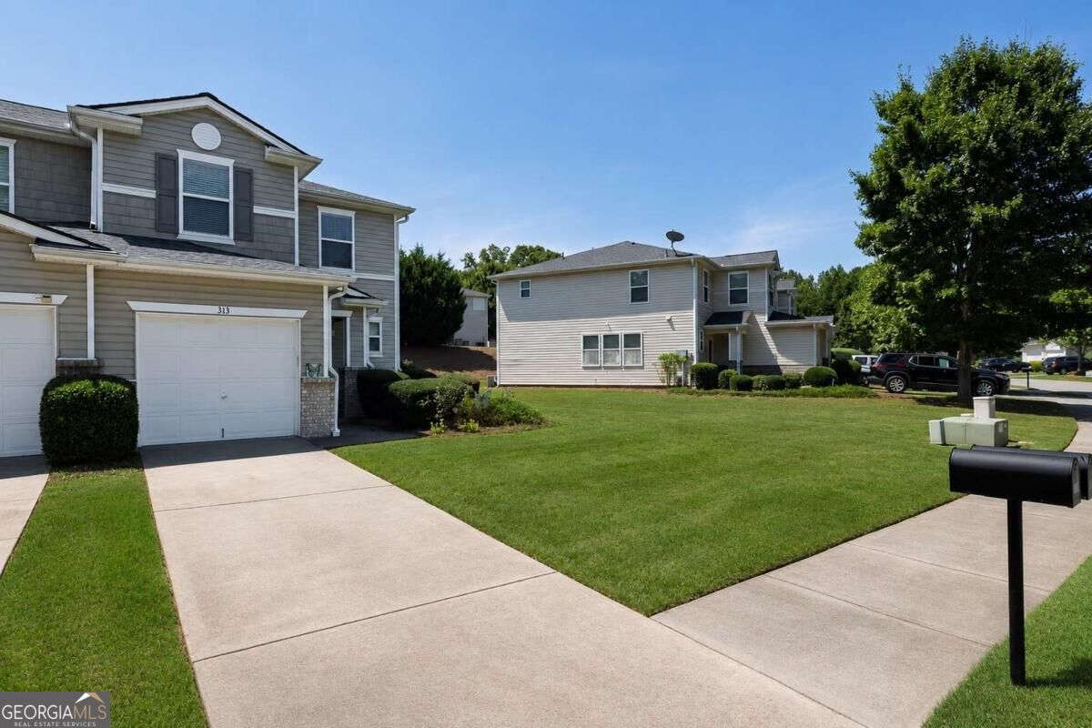 313 Oak Leaf PL