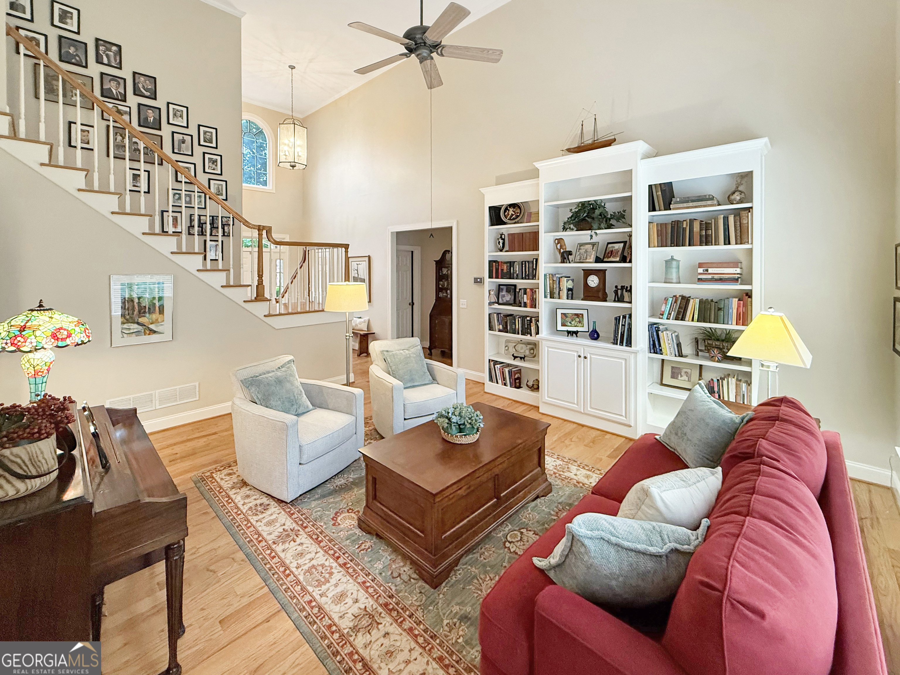1011 Churchill LN