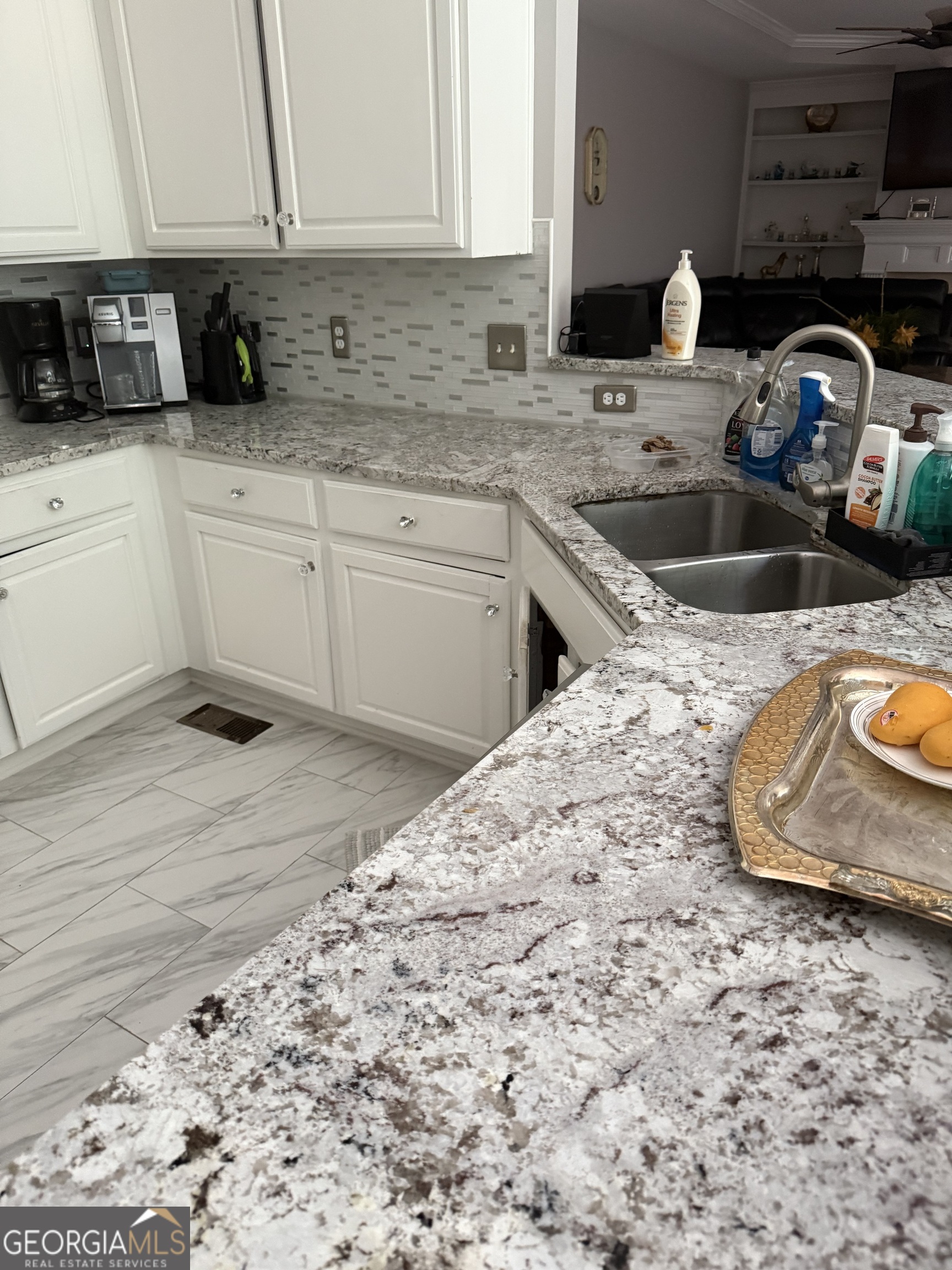 2834 gavin PL