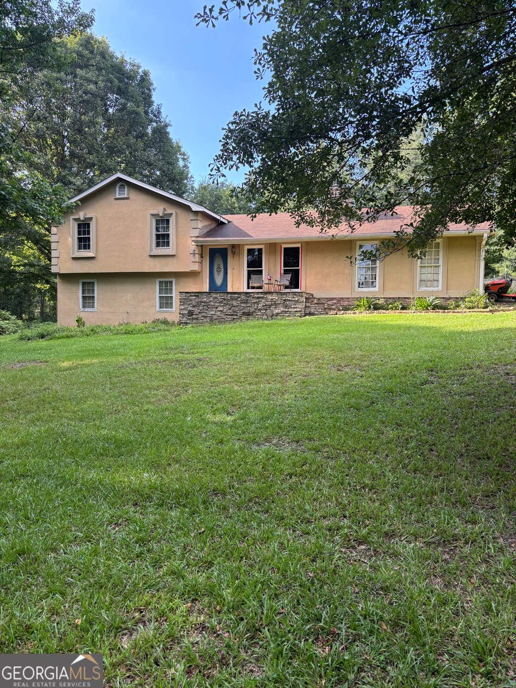 Photo of 150 Aspen Lake Drive E, Newnan, GA 30263 (MLS # 10822957)