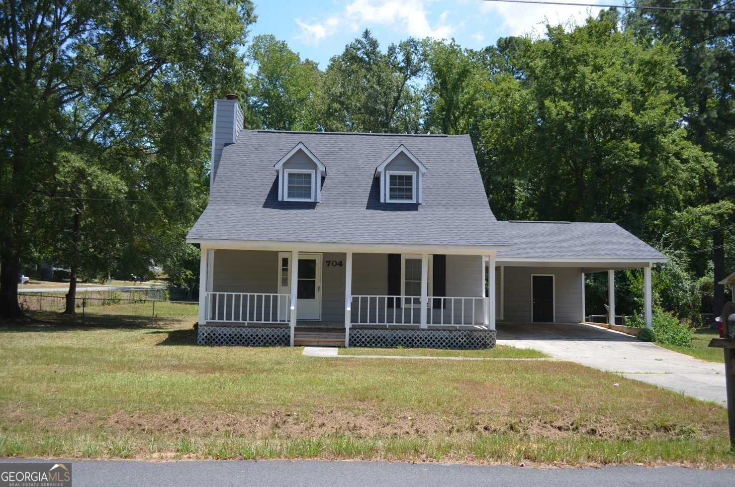 Looking for a big fenced in yard and low maintenance home in great location? This recently painted home also has new floors, light fixtures and stainless steel appliances. Eat-in kitchen and combo living and dining room w/ fireplace are part of the cozy charm this home offers. Carport with utility room for extra storage and easy access to kitchen when bringing home groceries. Rear deck for outdoor living. Convenient to shopping, I-475 and minutes to schools. Clean ready to move in, come see!