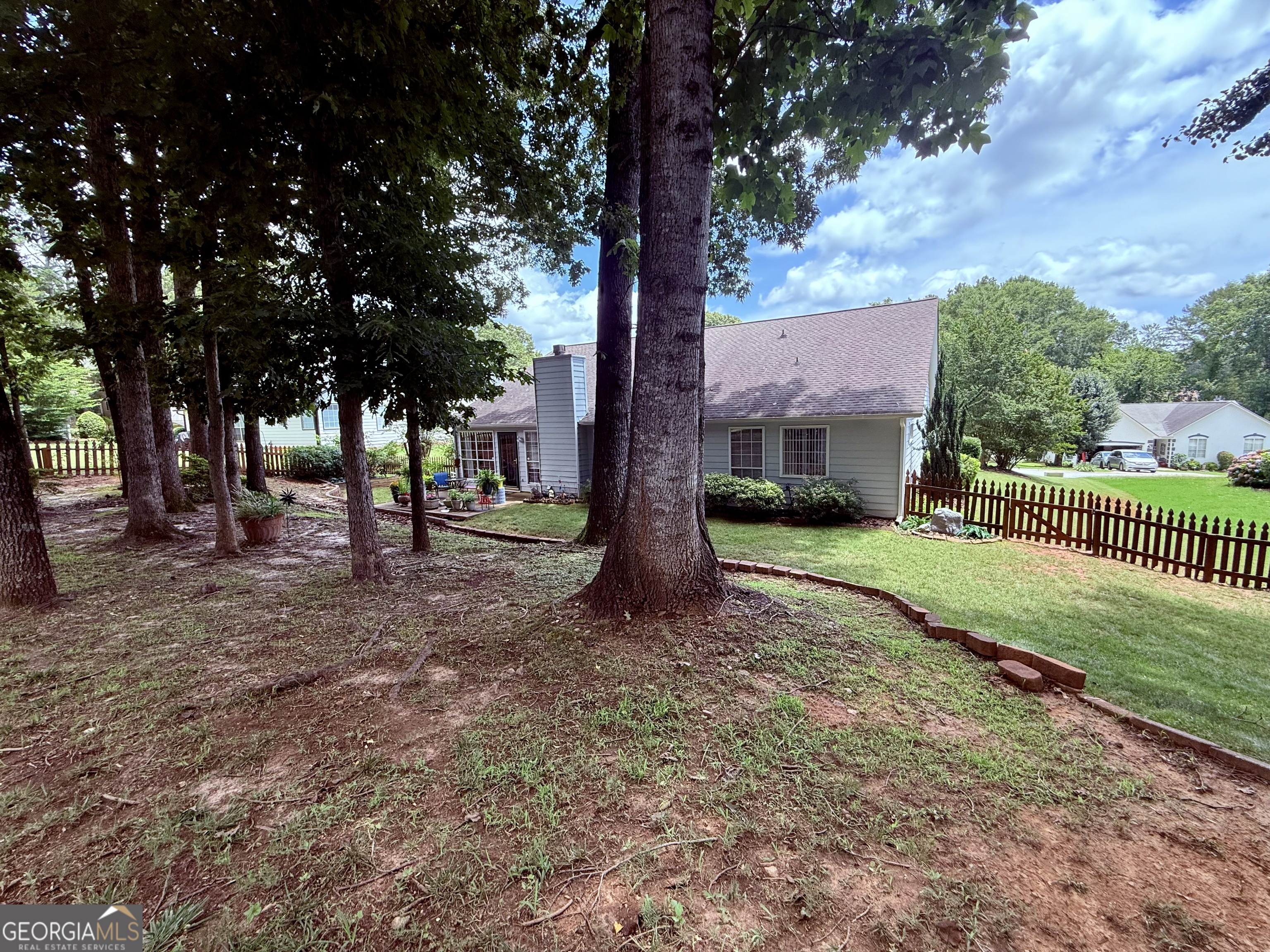 1552 Longwood DR