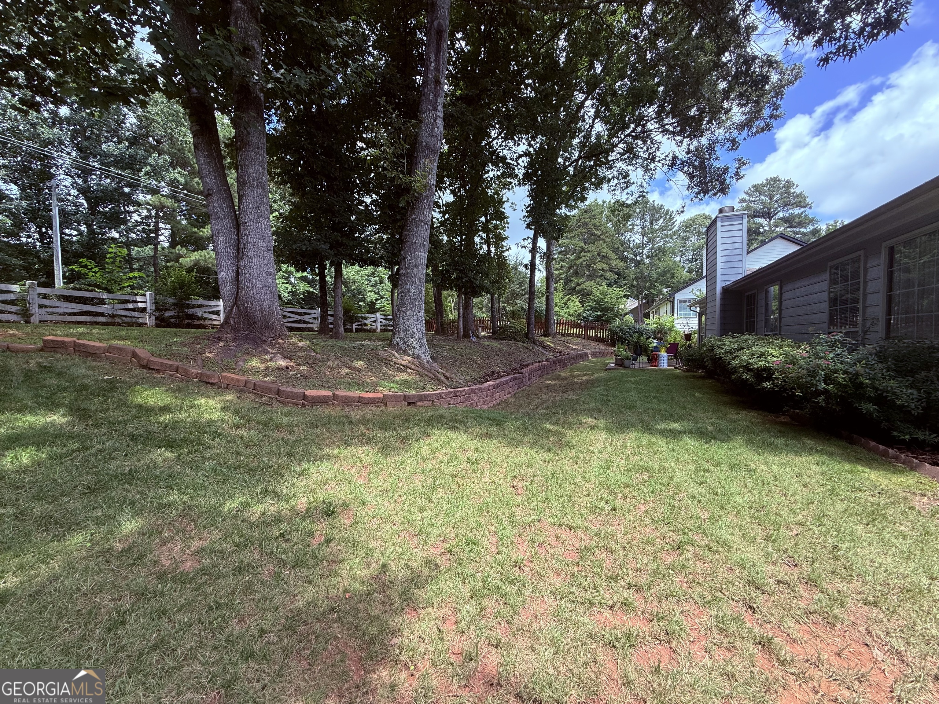 1552 Longwood DR