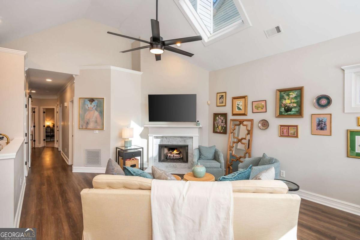 704 Gardenside CIR SE