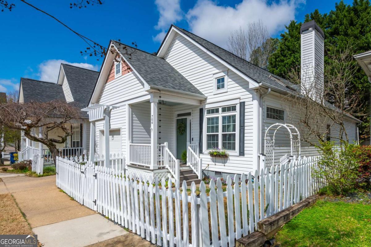 704 Gardenside CIR SE