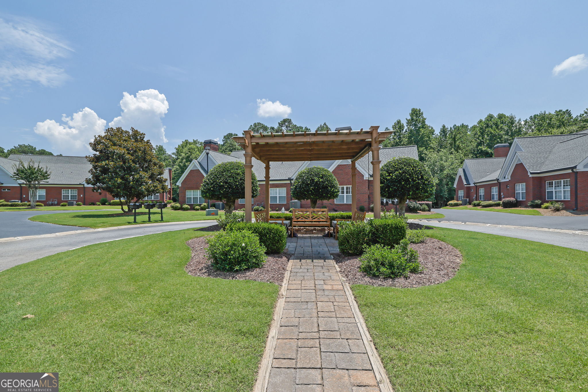 140 Stonegate LN