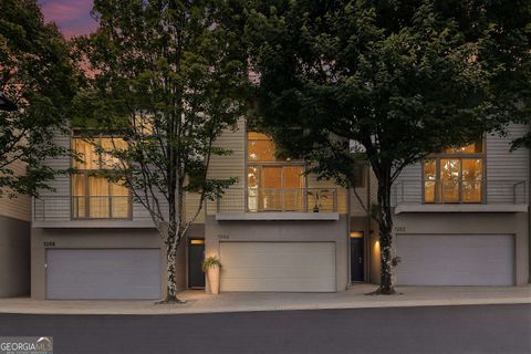Photo of 1264 Van Allen Mews NW, Atlanta, GA 30318 (MLS # 10788141)