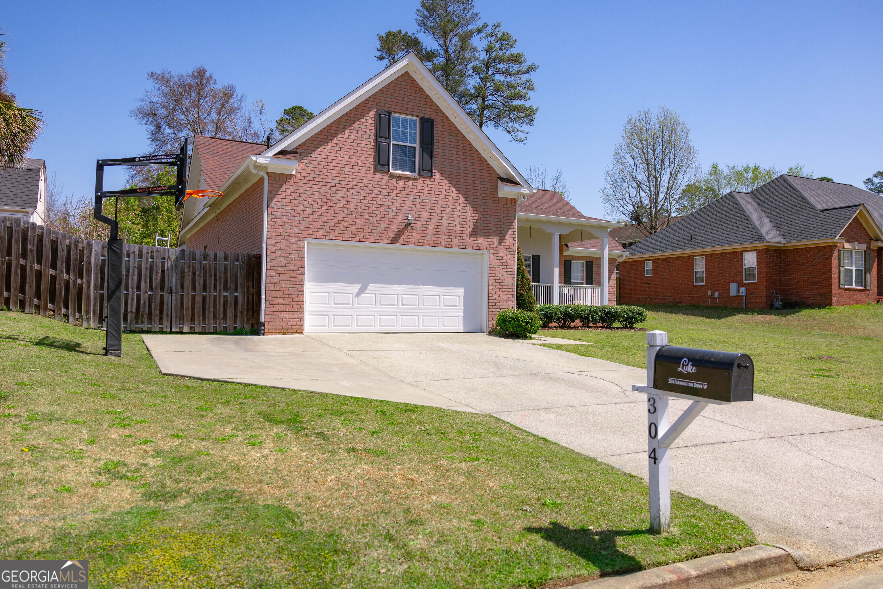 304 Farmington DR W