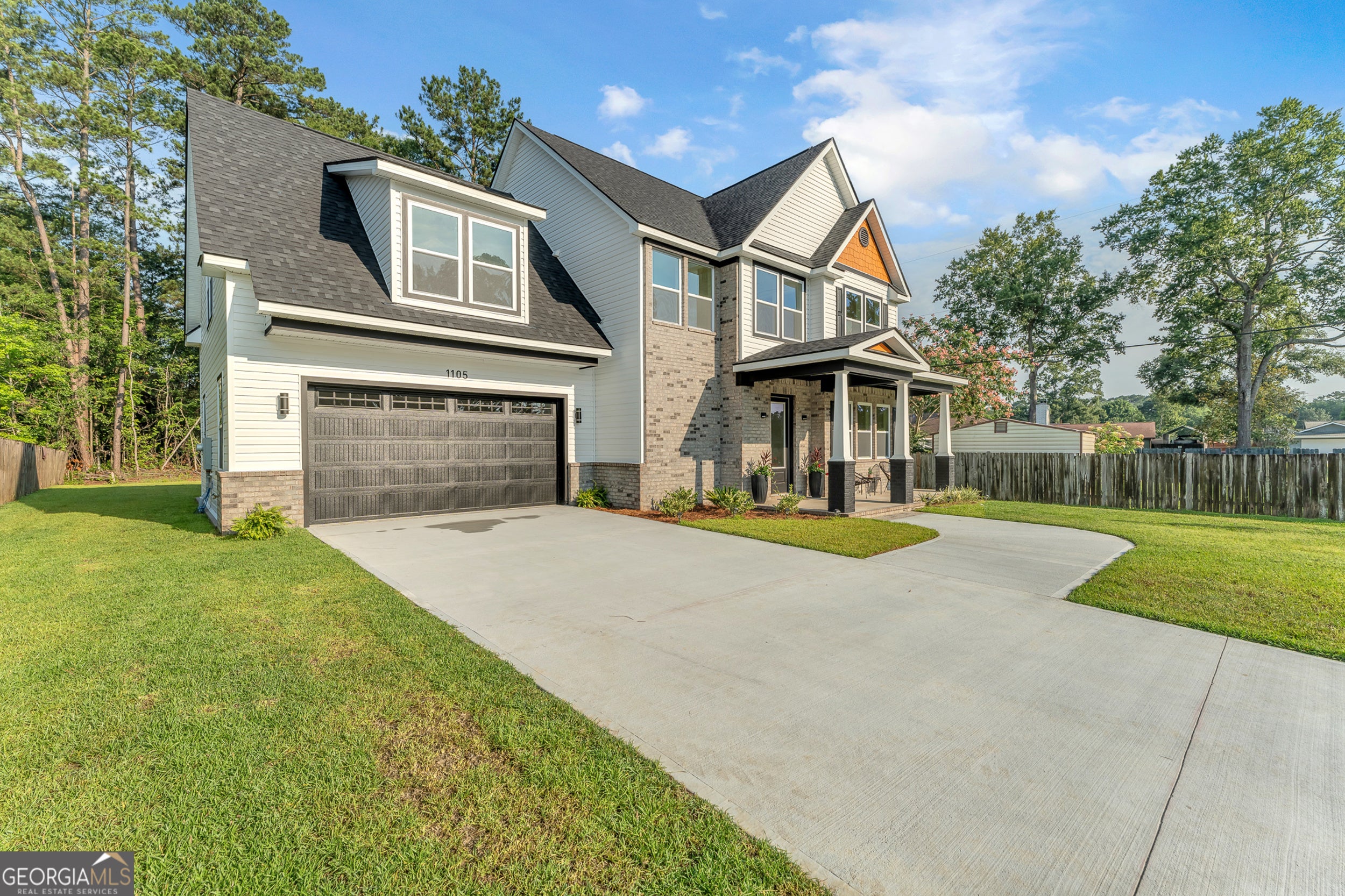 1105 Woodland DR