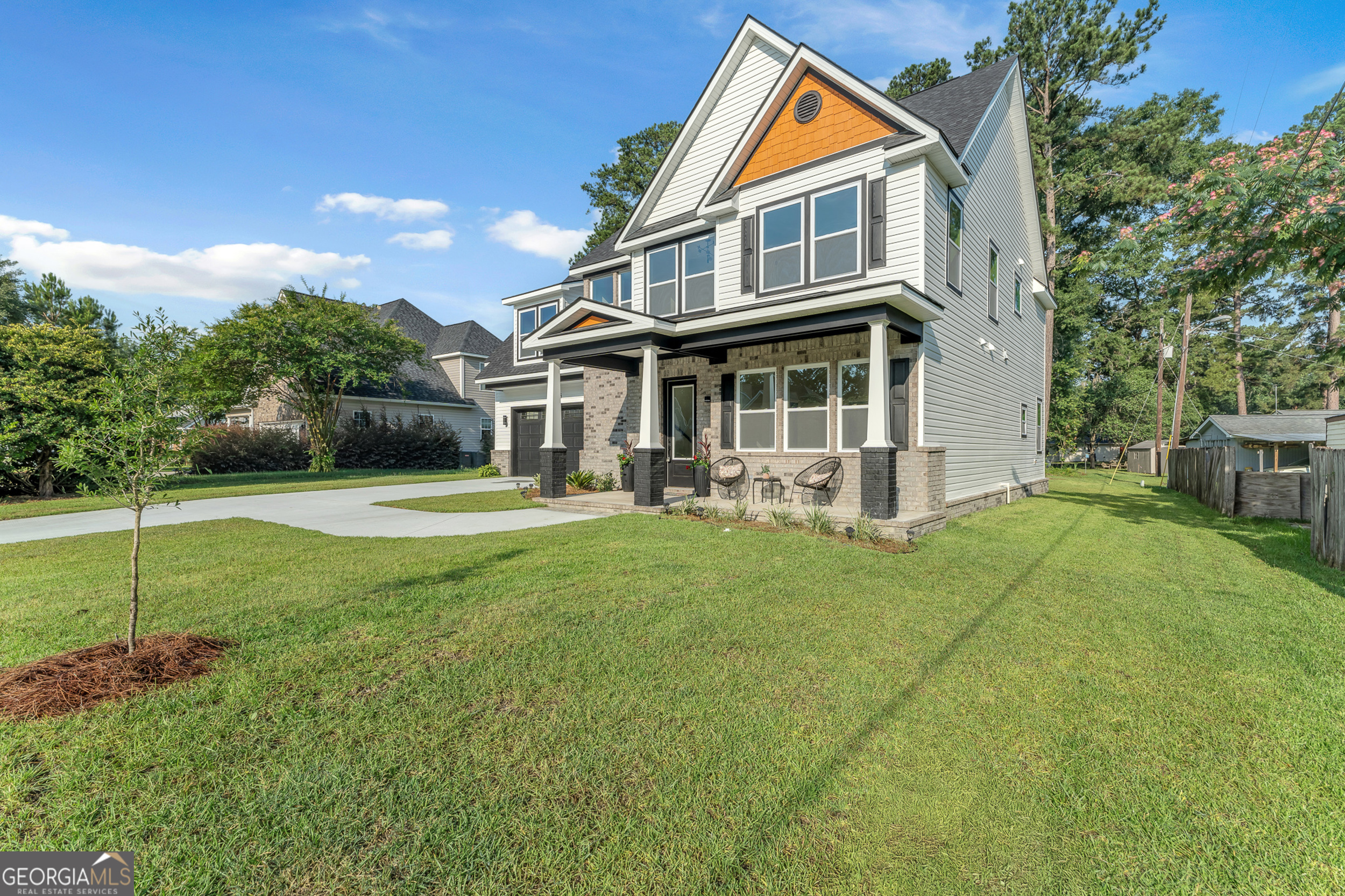 1105 Woodland DR