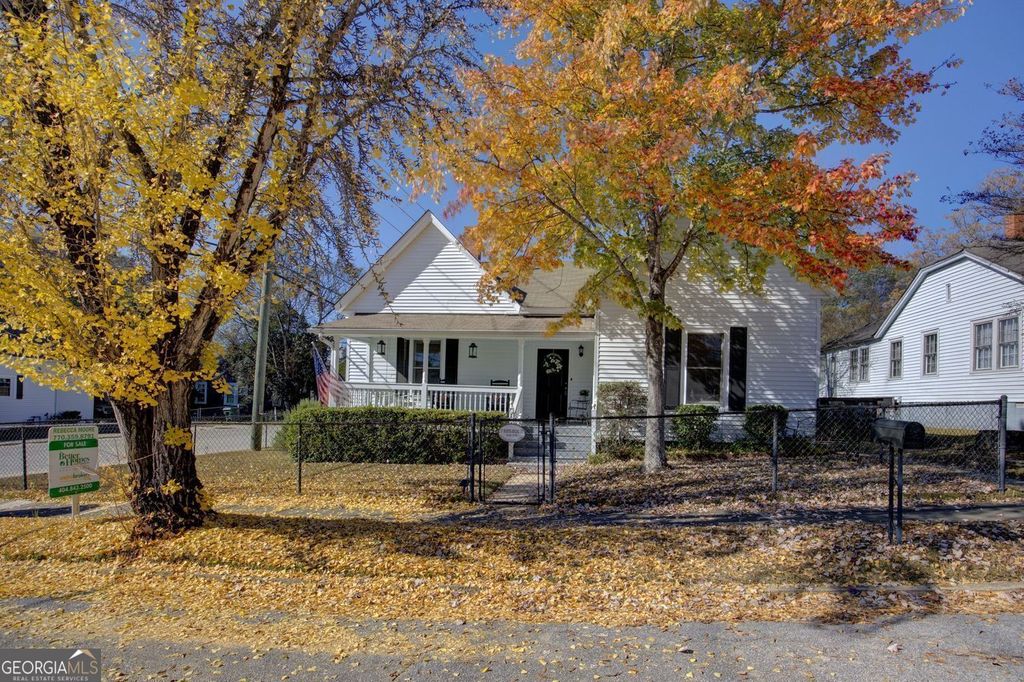 Photo of 27 N Broad Street, Porterdale, GA 30014 (MLS # 10695310)