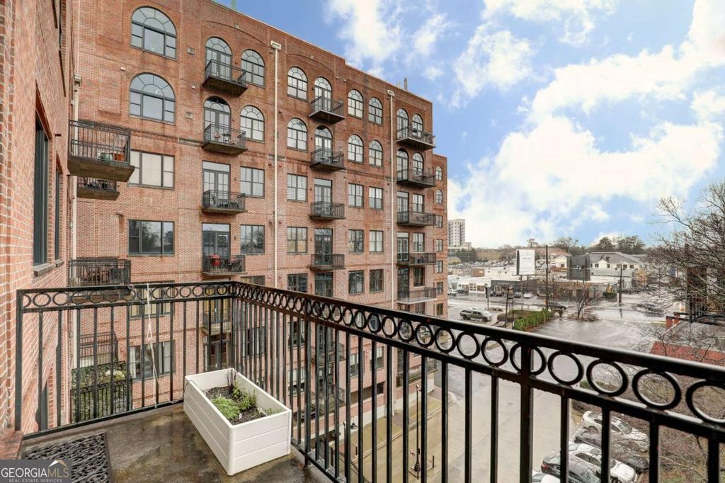 Photo of 3235 Roswell Road #703, Atlanta, GA 30305 (MLS # 10693405)