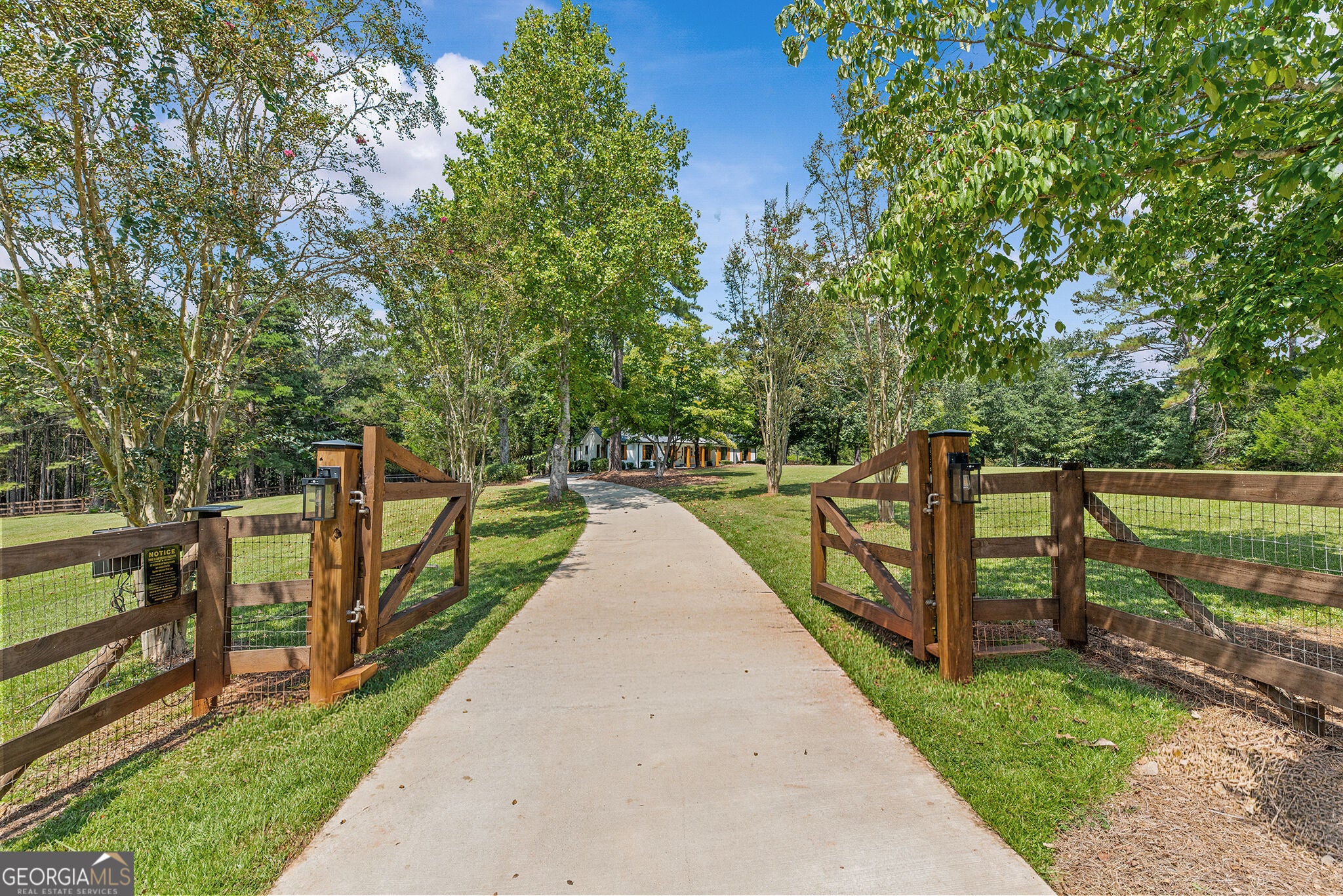 175 Williamsburg LN