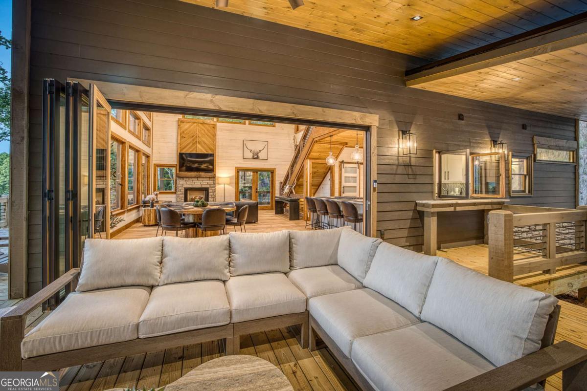 245 Mountain Retreat DR