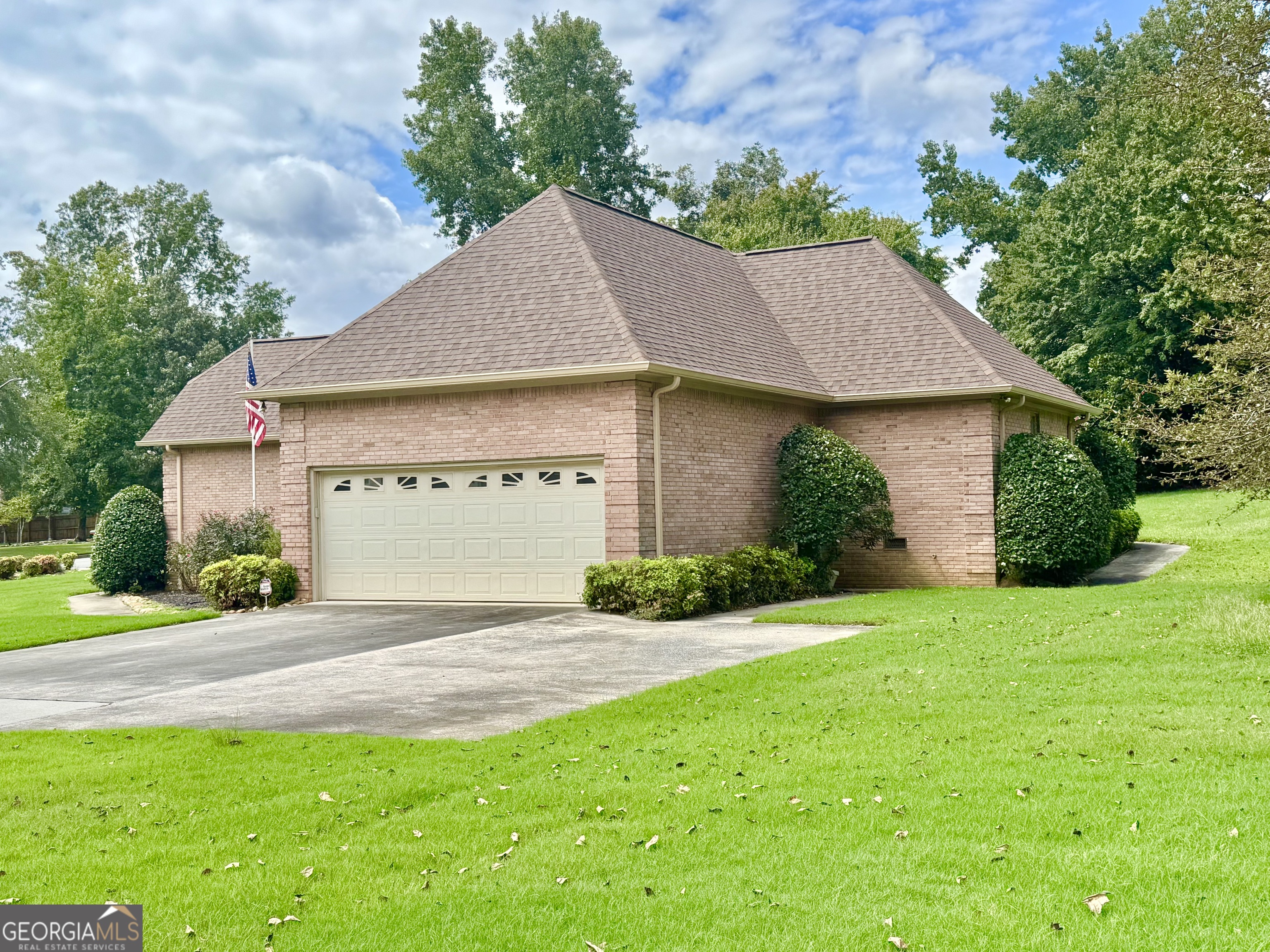 2 Meadowood DR NW