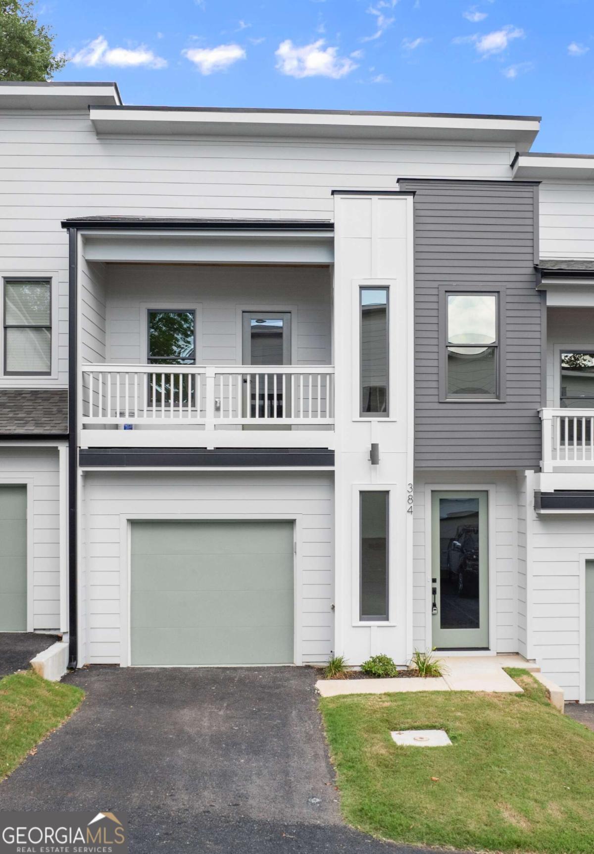 372 Forrest AVE