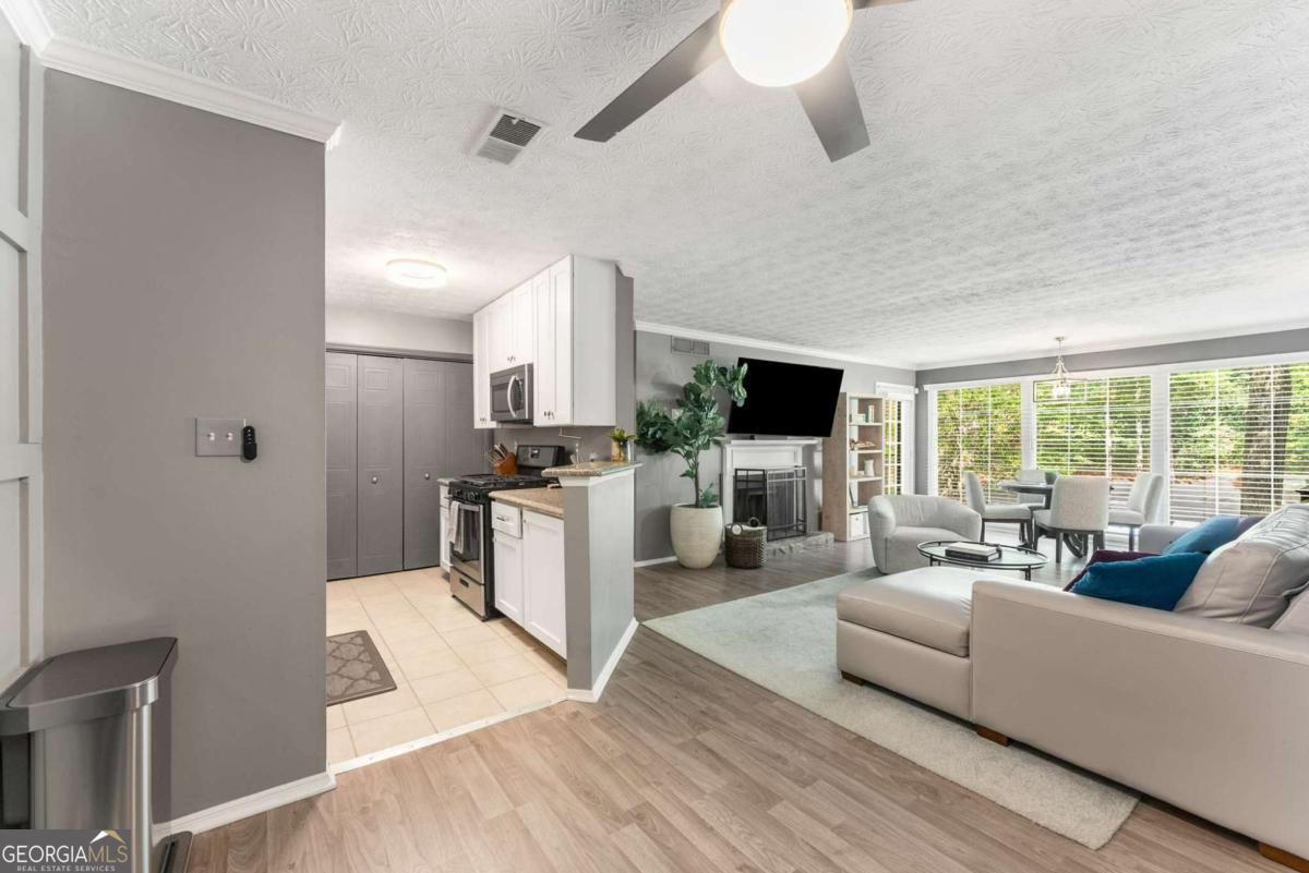 307 COUNTRY PARK DR SE