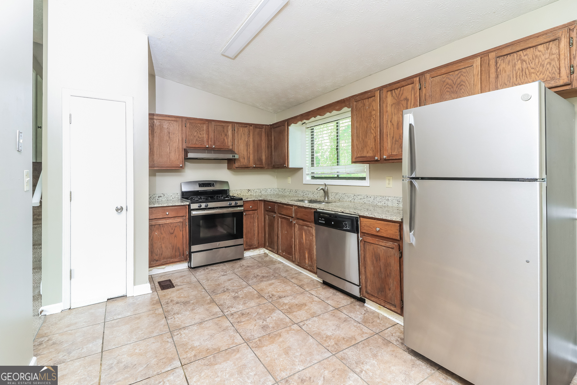 WESTWOOD MEADOWS - Residential Lease