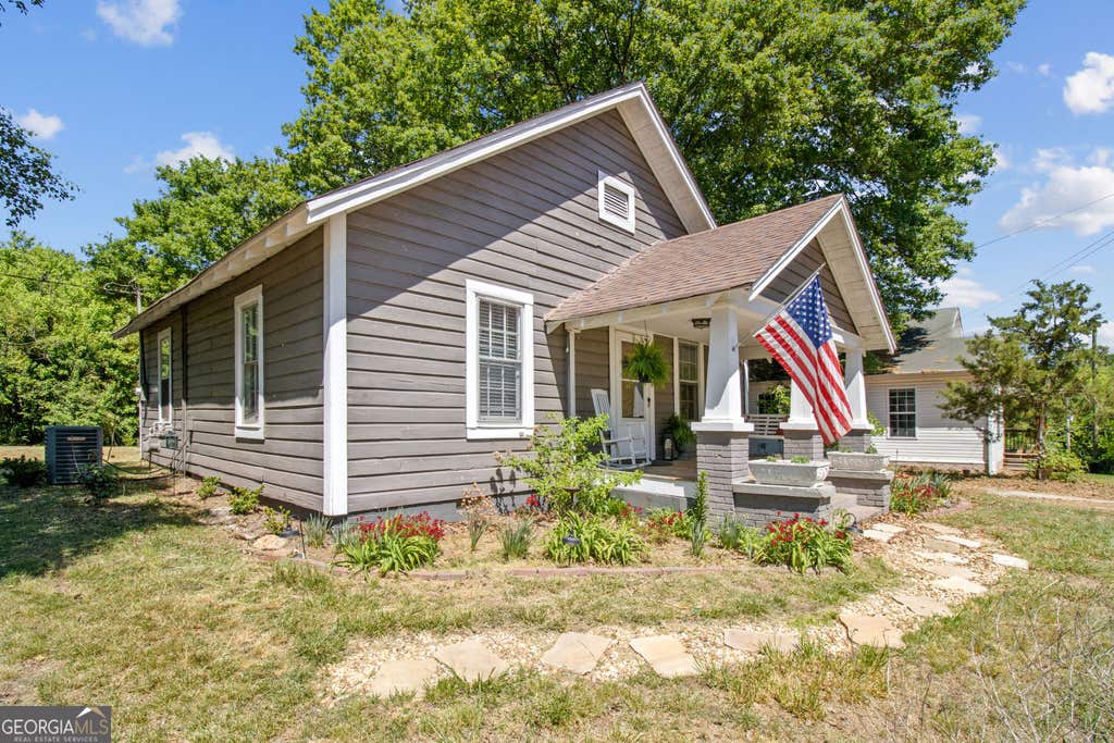 Photo of 565 Williford Street, Commerce, GA 30529 (MLS # 10834510)