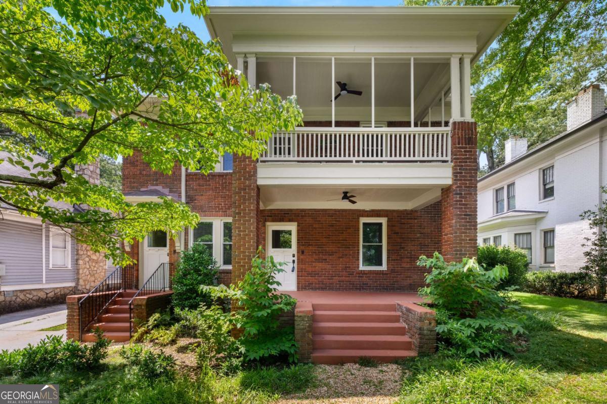 524 W College AVE