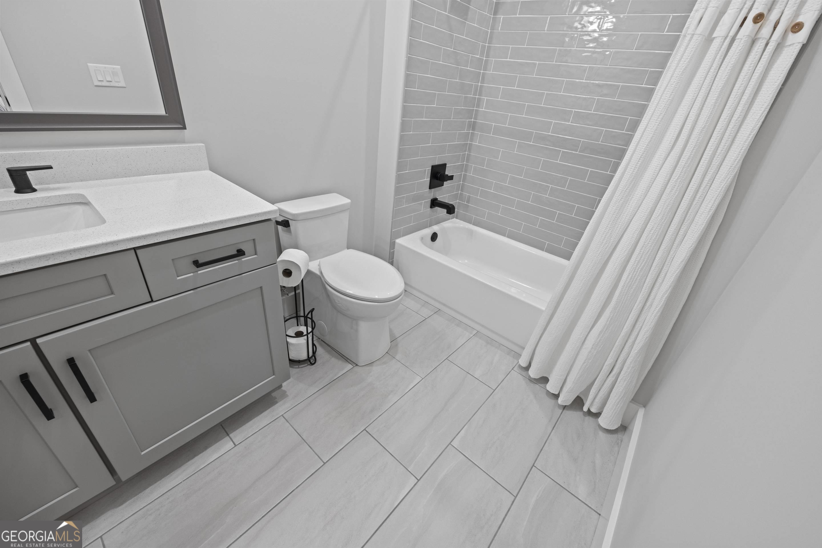 Toccoa, Georgia 30577, United States, 6 Bedrooms Bedrooms, ,5 BathroomsBathrooms,Residential,Pending,78449