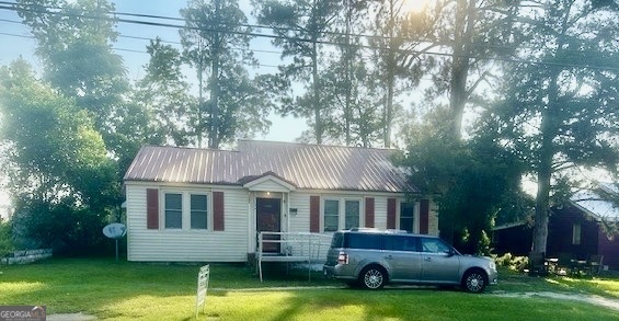 ATTENTION INVESTORS! Don't miss out on this opportunity to buy this lot for future commercial use! High traffic area. Other businesses in the area and current development going on around this lot. Call today for info. This home is a fixer upper. House can be torn down and lot built on. Cash or Conventional financing only!