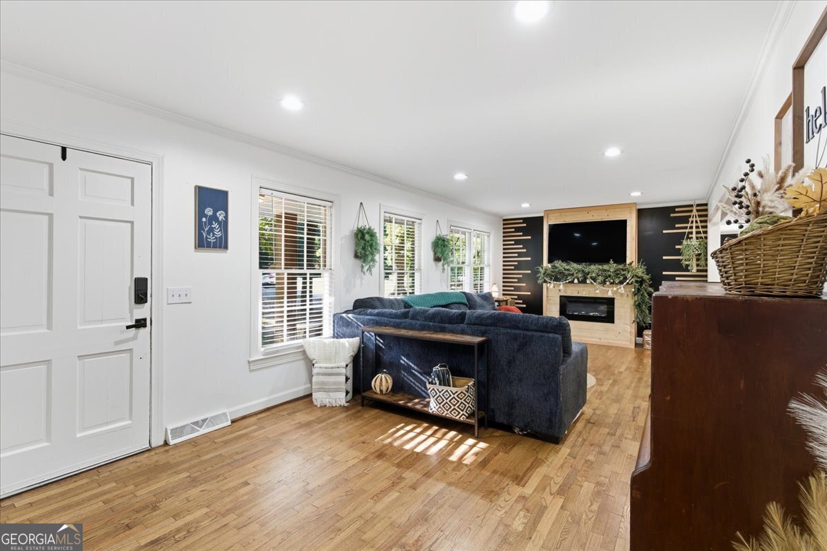 7 Thrushwood RD NE