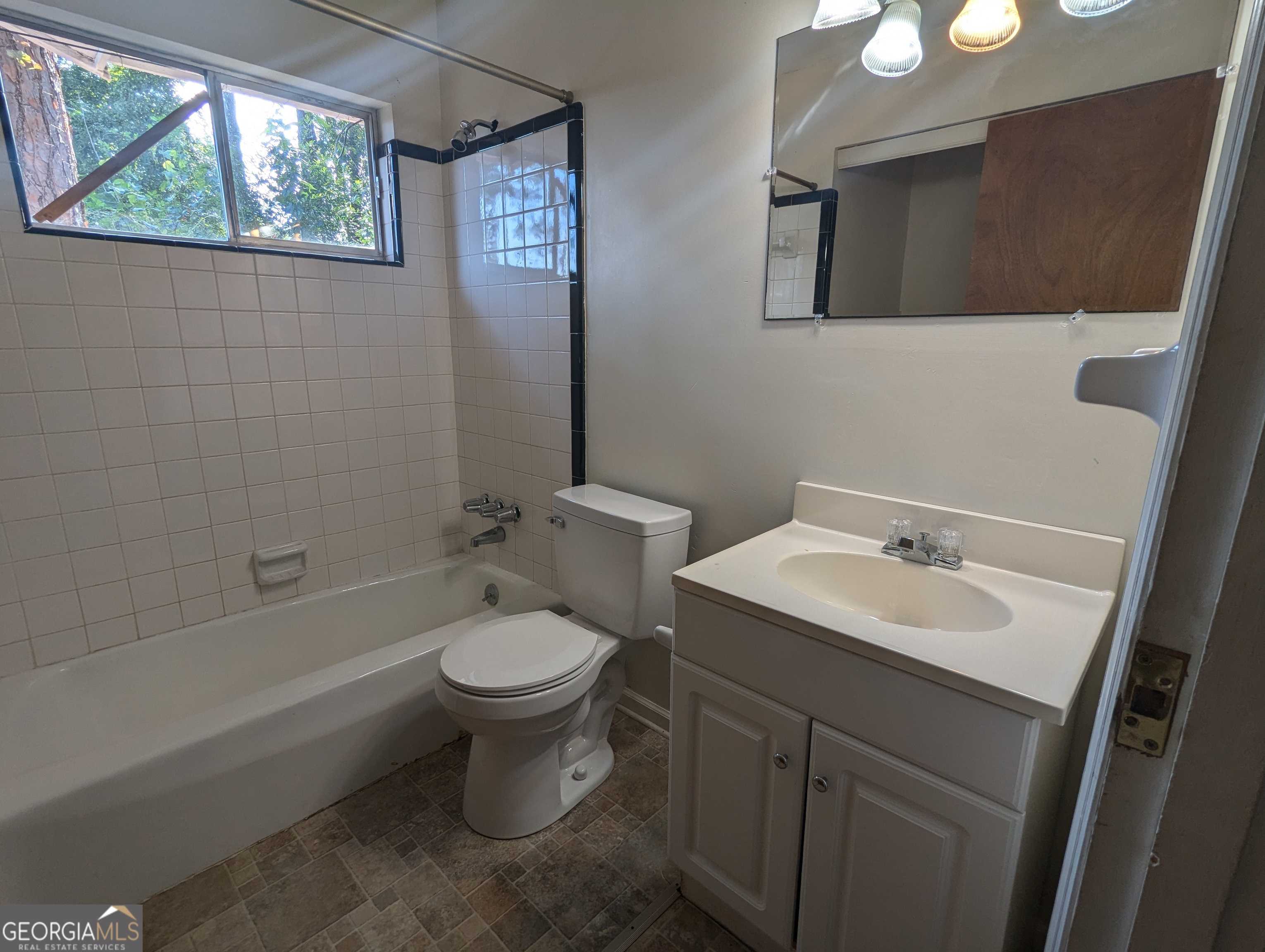 906 Holloway AVE