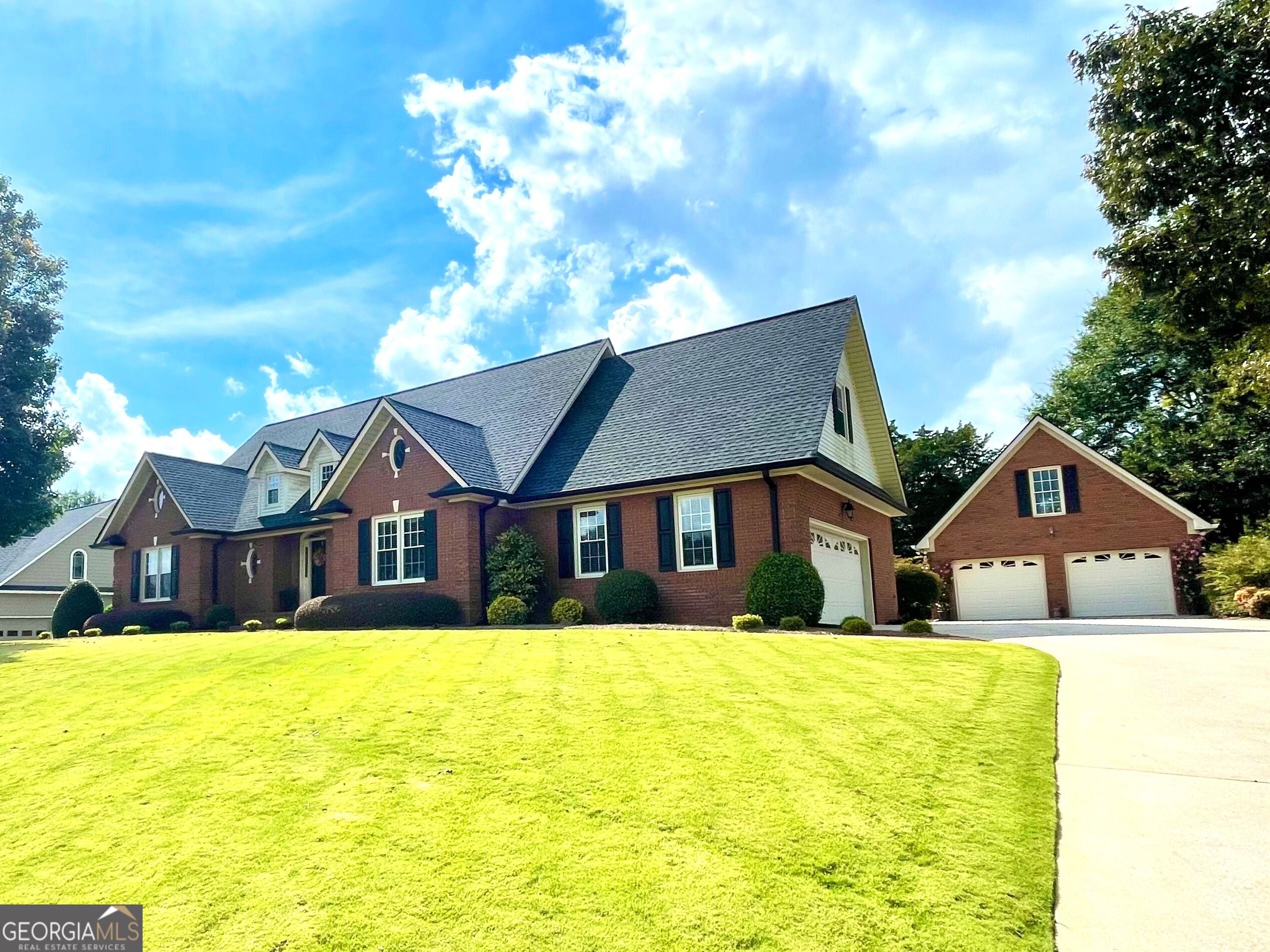106 Etowah Dr SE