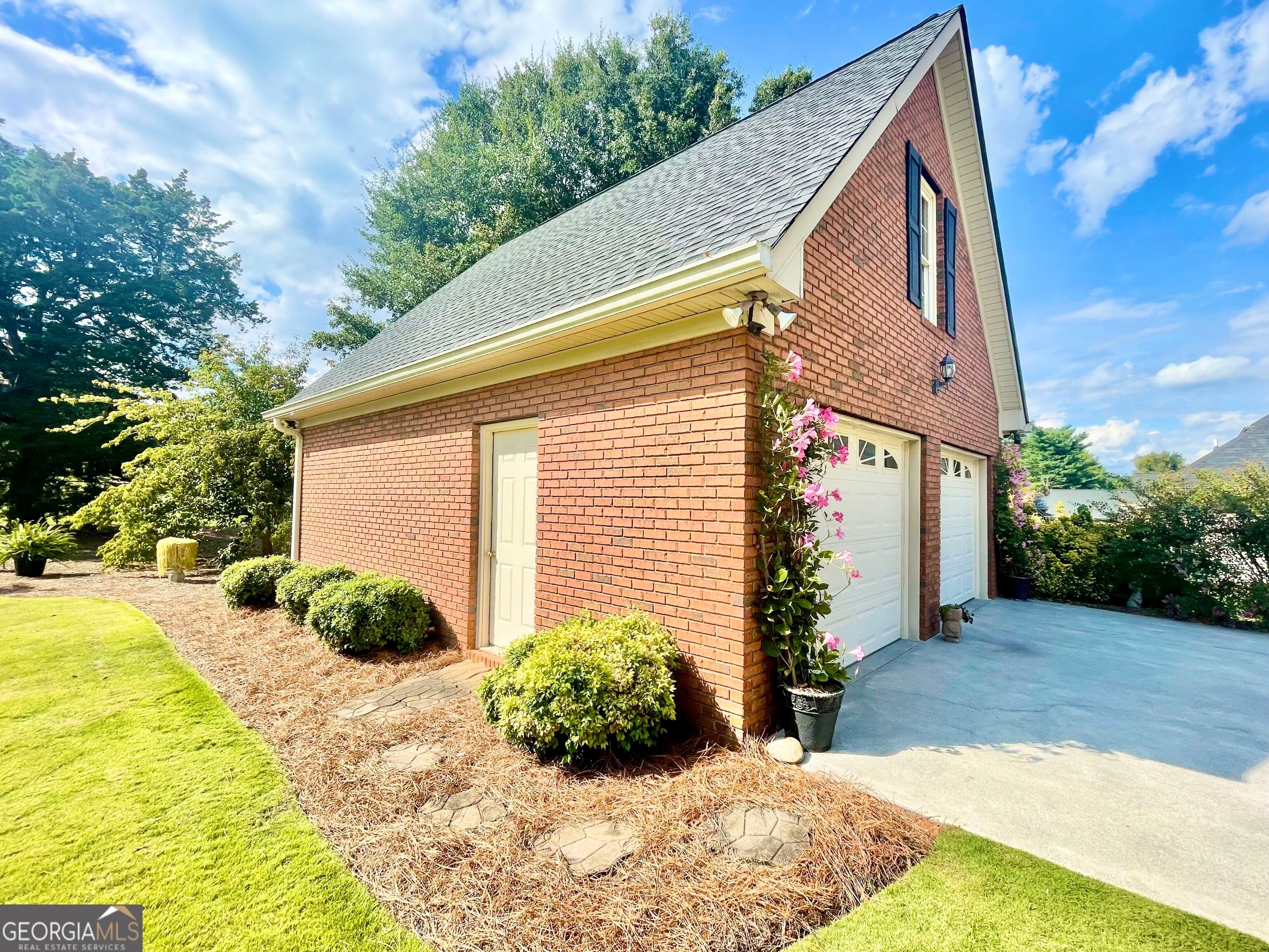 106 Etowah Dr SE