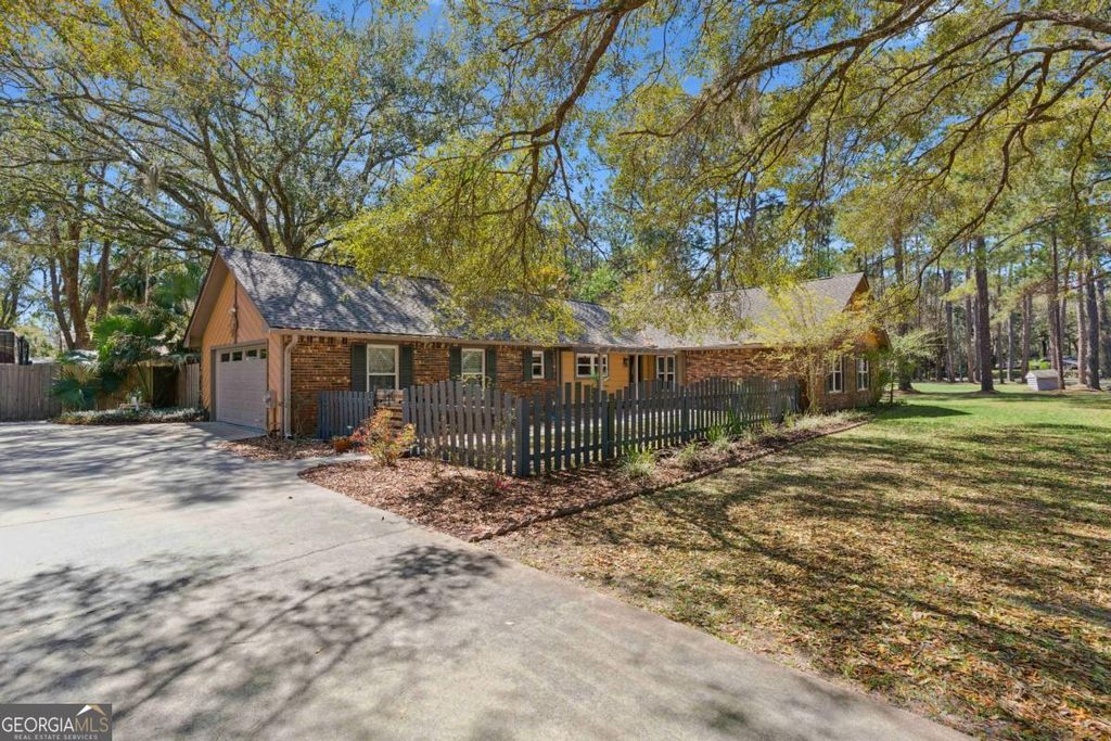 Photo of 139 Mackay Drive, Brunswick, GA 31525 (MLS # 10714740)