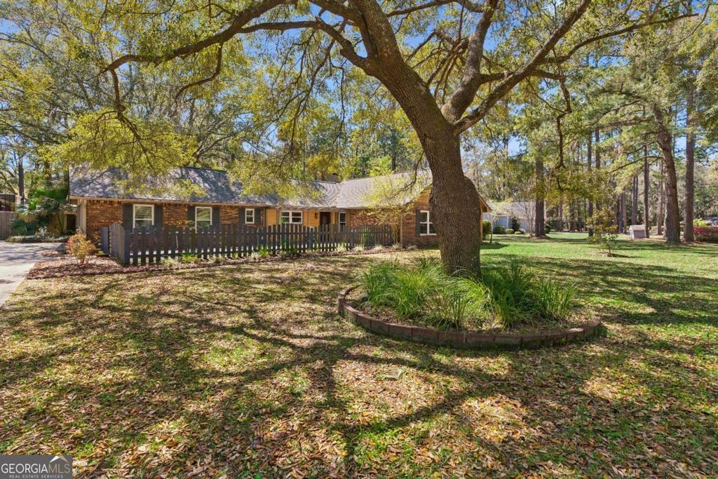 Photo of 139 Mackay Drive, Brunswick, GA 31525 (MLS # 10714740)