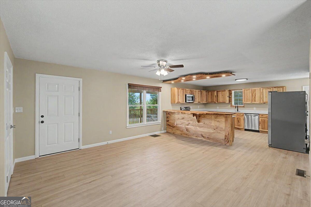 938 Mandeville RD