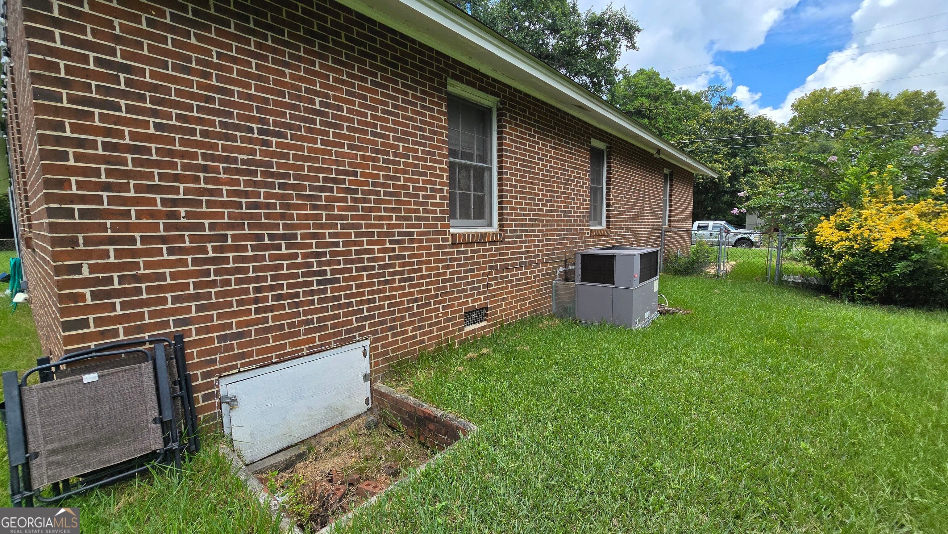 223 Meadowridge DR