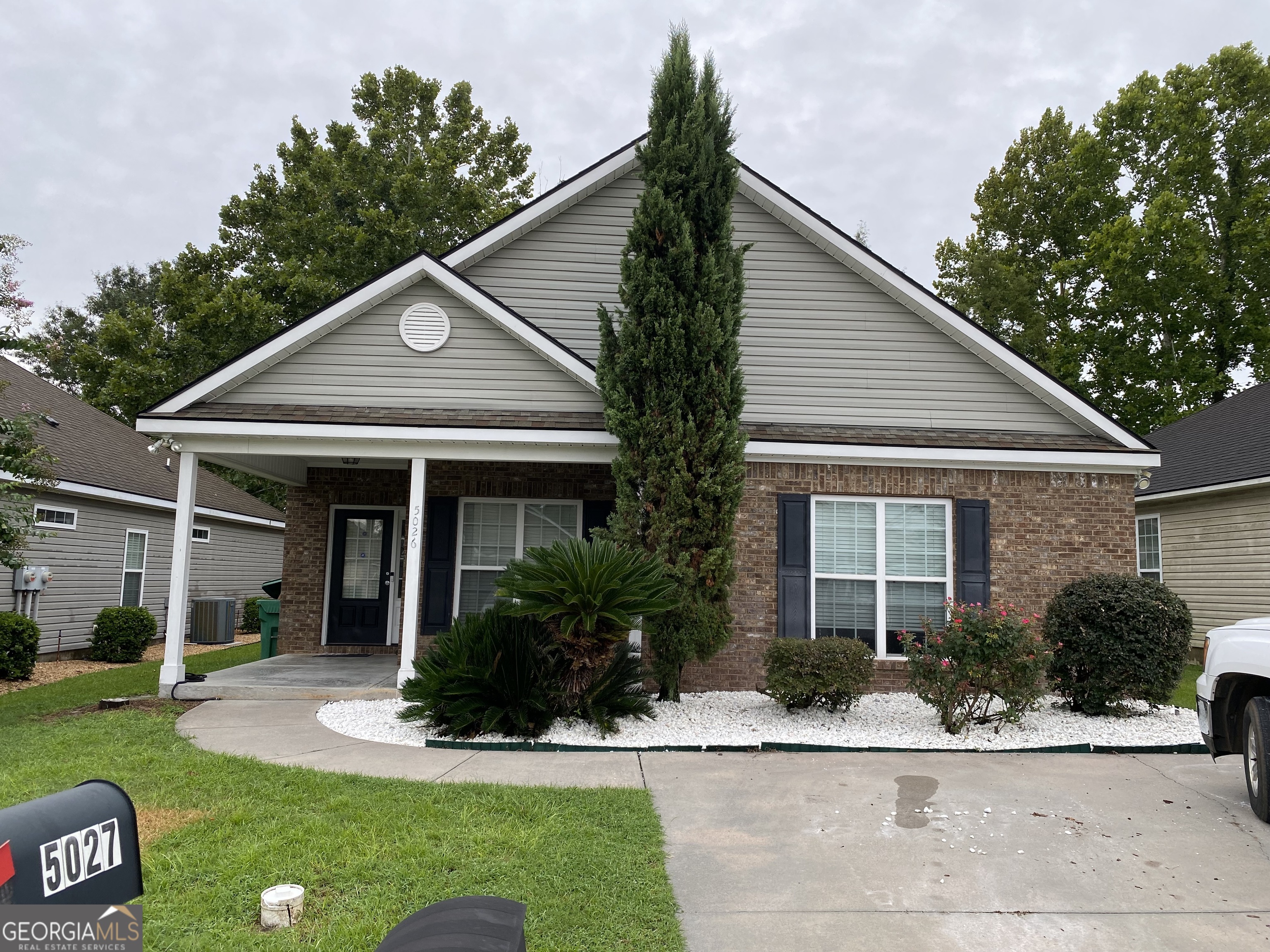 Rare Find** 4 bed 3 bath home with 2 en suites. This home is in a great location. Close to Moody Airforce Base and Valdosta State University. Ceramic tile and LVT flooring throughout the home make for easy clean up. The large living room with a cozy fireplace makes the perfect place to unwind and watch college football. This house also features a formal dining area, and the spacious kitchen showcases granite counter tops. All appliances remain with the house including the washer and dryer. You just need to pack your suitcase and call today!