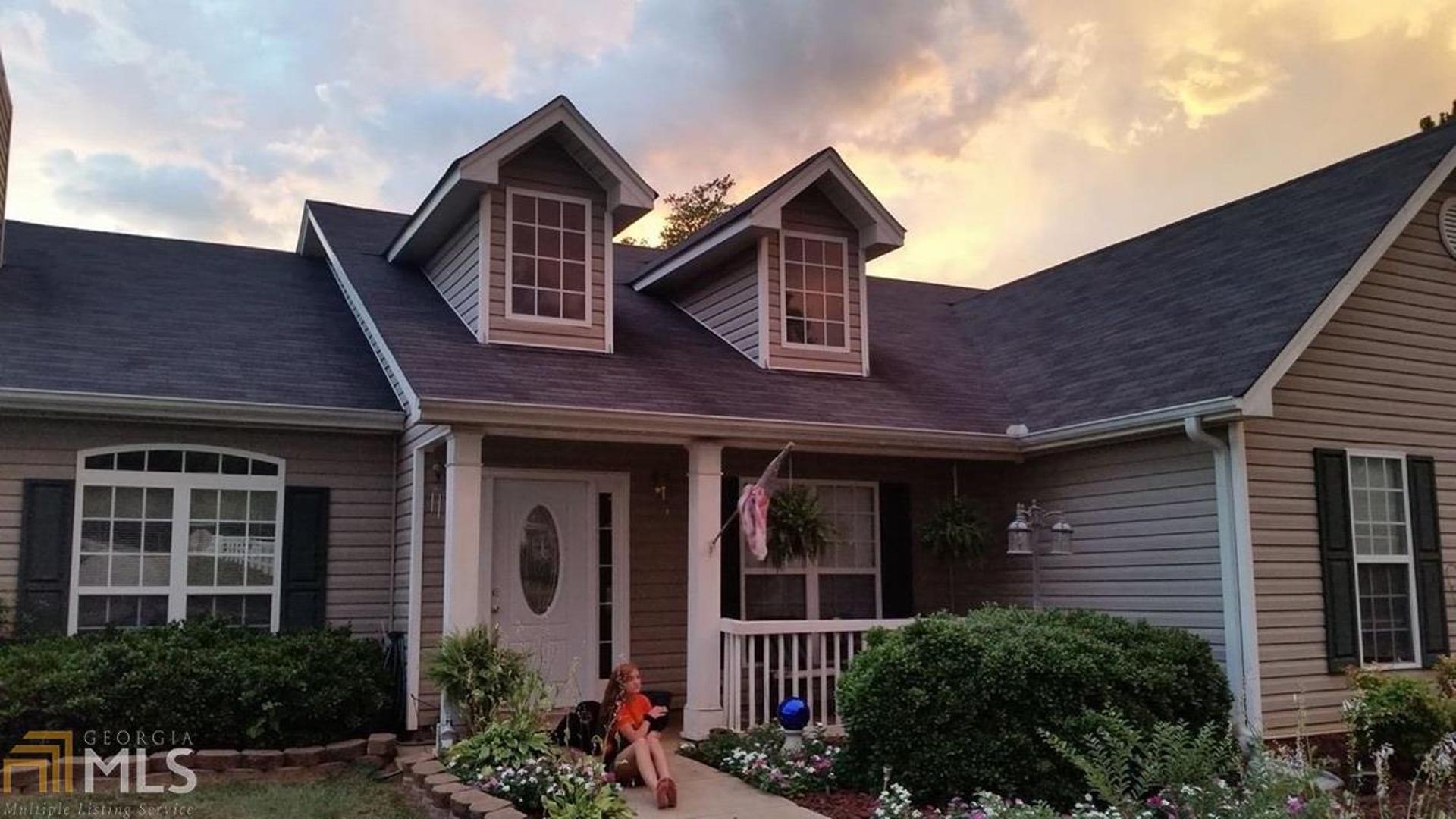 You won't want to miss out on this opportunity!! Lovely single level home, well maintained, WITH POOL!! NEW ROOF!! This 3BR 2B has wonderful charm. Open floor plan with breakfast area, dining room and ample living space. Enjoy the screened in porch to the private back yard and the BEAUTIFUL POOL for the warm and sunny days! Perfect for entertaining!