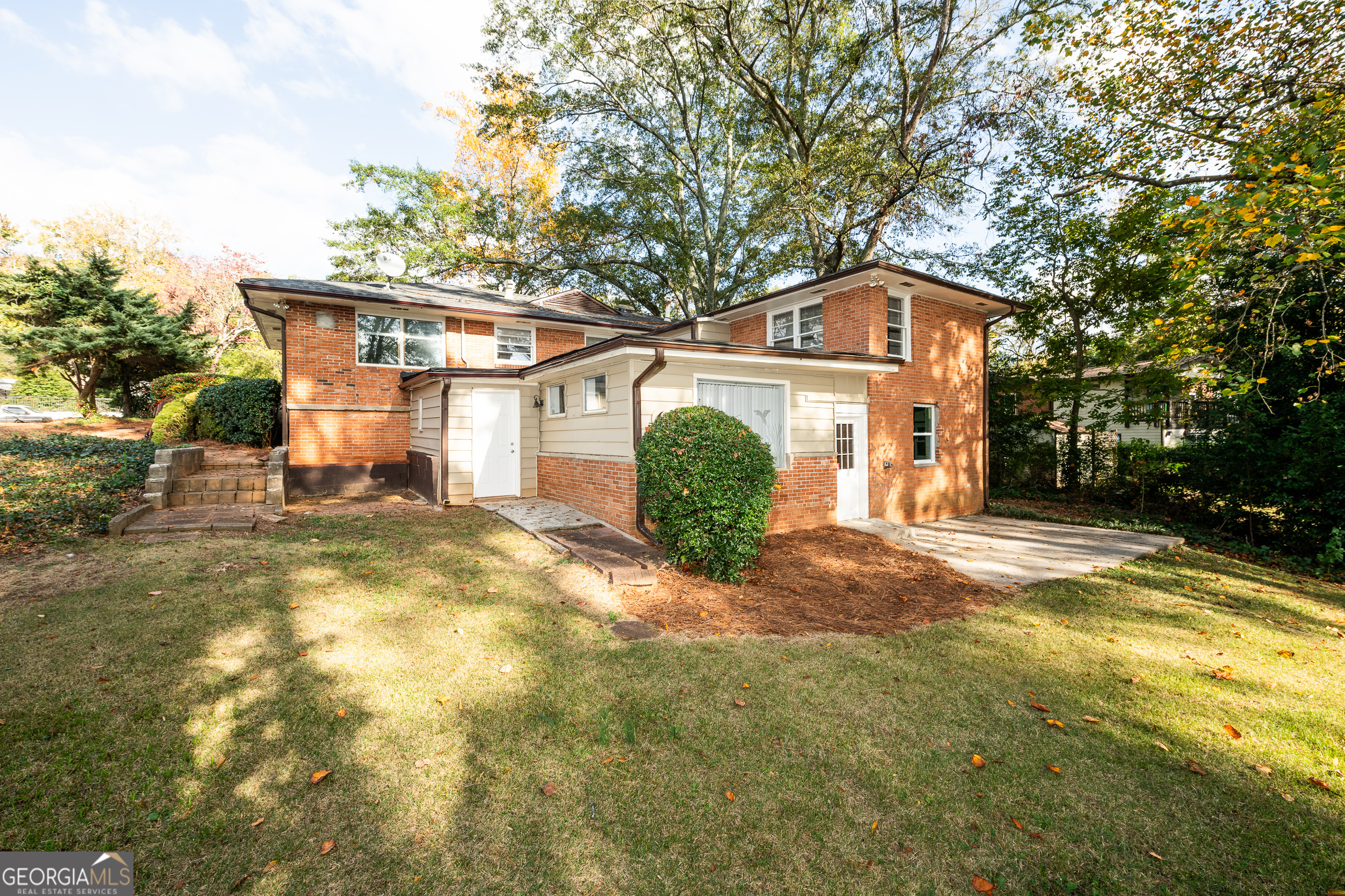 6332 N Hampton DR