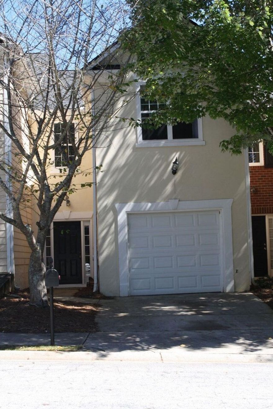 Don't miss this fantastic 3 bedroom in Biltmore Parc!  It's got a gas fireplace in the family room, stainless steel appliances, and much, much more!  Call today!