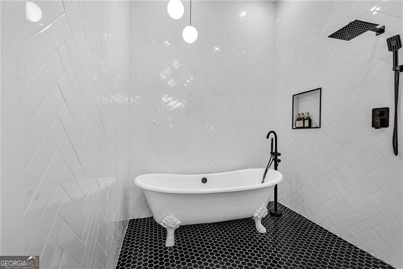 Atlanta, Georgia 30337, United States, 5 Bedrooms Bedrooms, ,4 BathroomsBathrooms,Residential,Active,105808