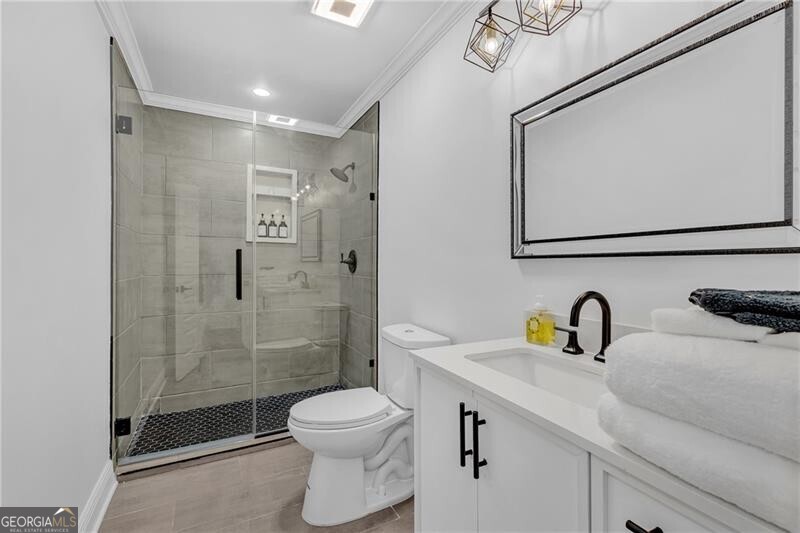 Atlanta, Georgia 30337, United States, 5 Bedrooms Bedrooms, ,4 BathroomsBathrooms,Residential,Active,105808