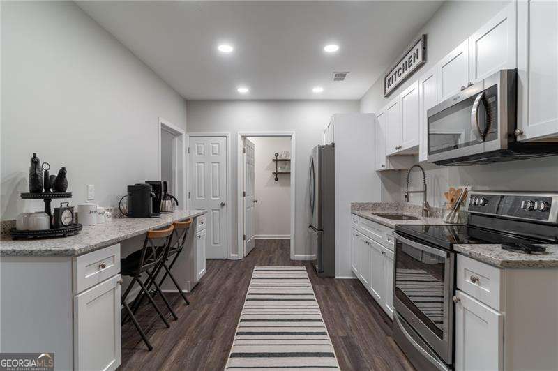 Hickory Manor - Residential